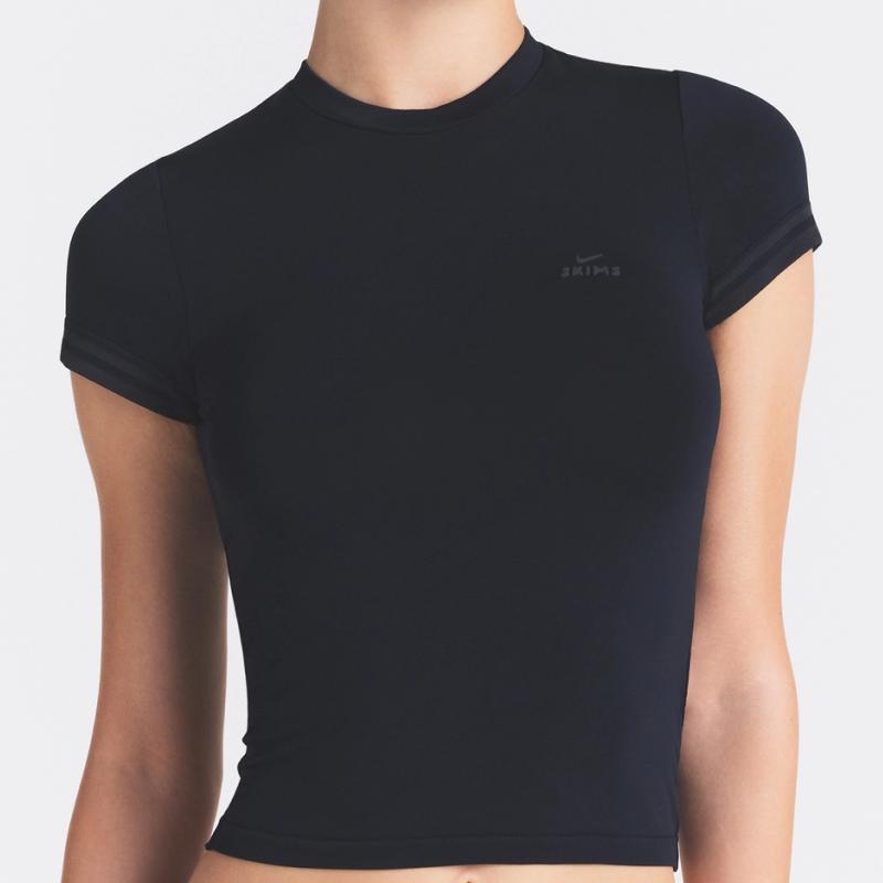NikeSKIMS STRETCH KNIT CROPPED T-SHIRT | OBSIDIAN | SKIMS