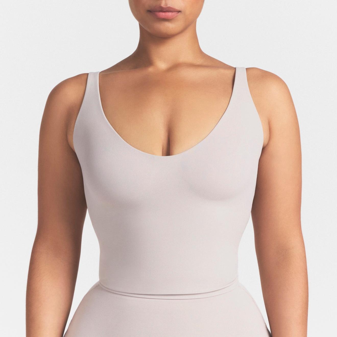NikeSKIMS STUDIO STRETCH PLUNGE TANK | DARK ROAST | SKIMS