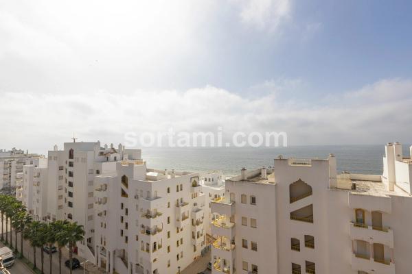 Apartamento T1 Quarteira com Vista Mar e Interior Renovado