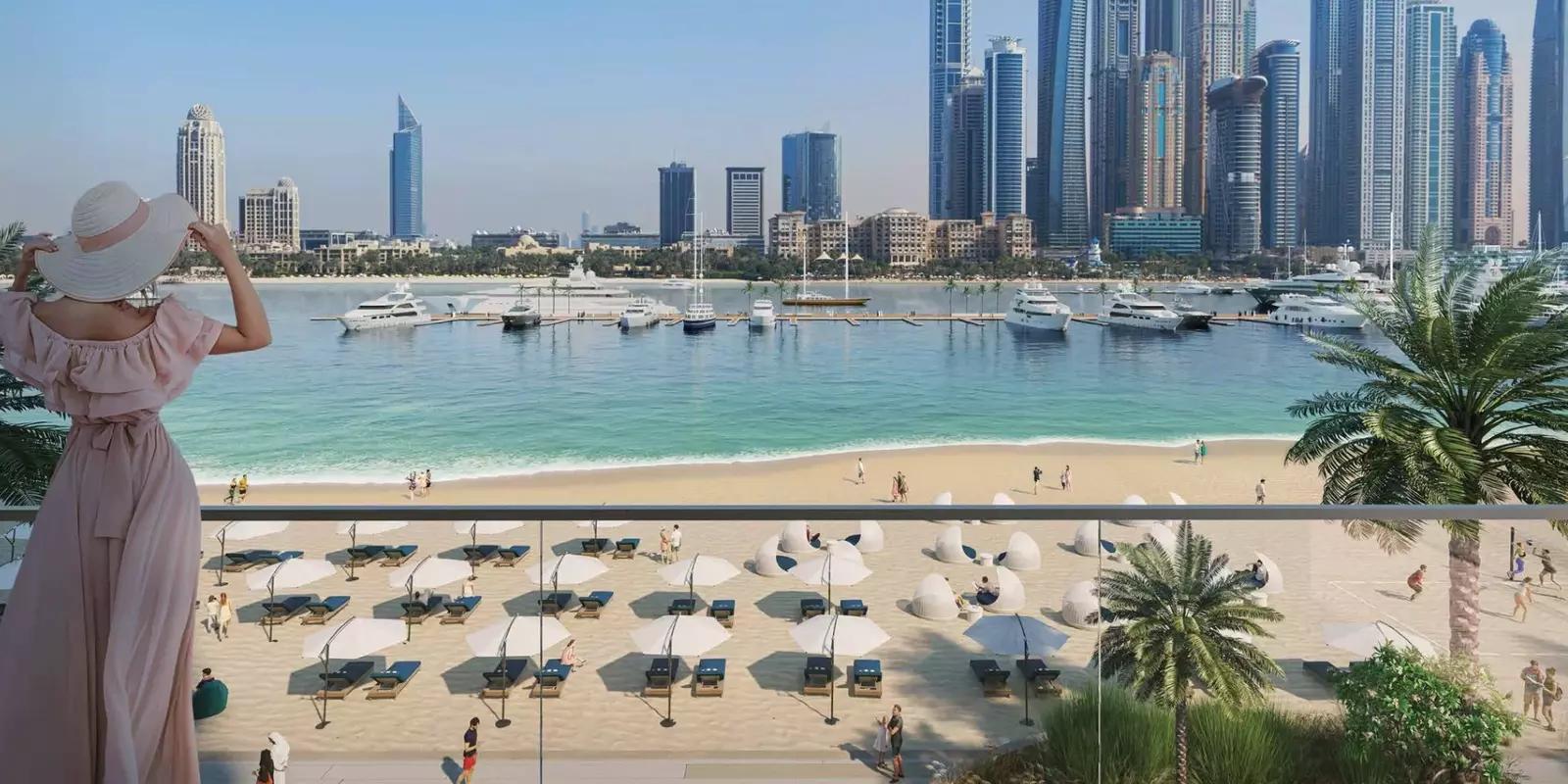 Landscaped grounds and walkway at Palace Beach Residence, Dubai Harbour