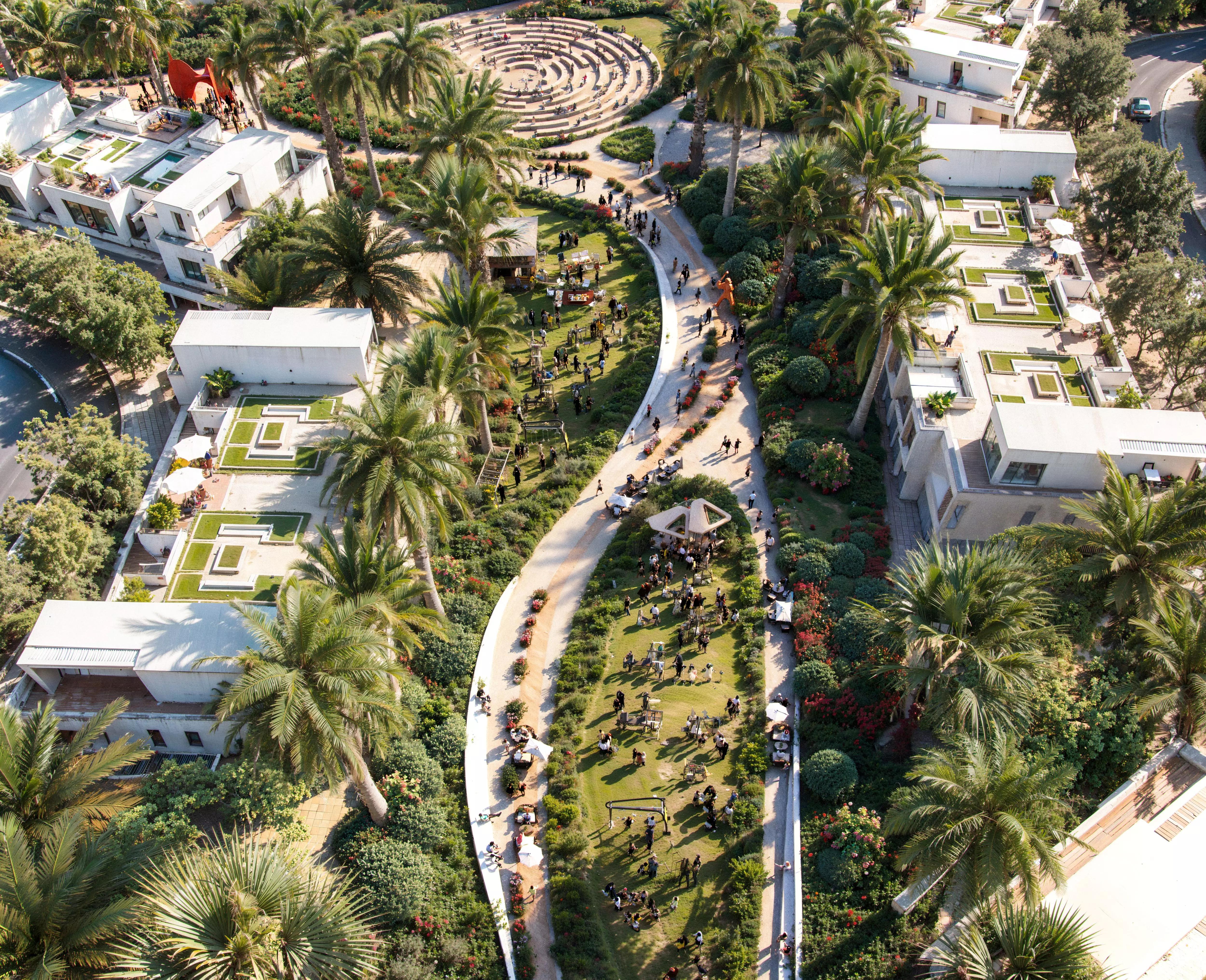 Damac Riverside residence facade and driveway, DIP 2, Dubai