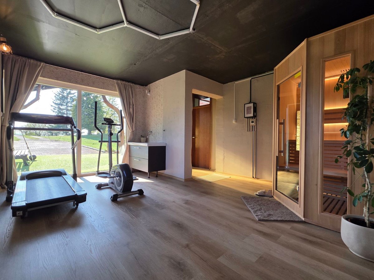 Fitness room with sauna and basic equipment