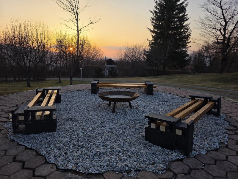 EVENING CHILL CORNER