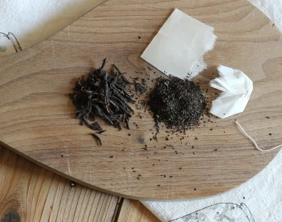 loose leaf and bagged tea