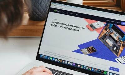 Choosing the Right E-commerce Platform: Medusa vs Shopify in 2025