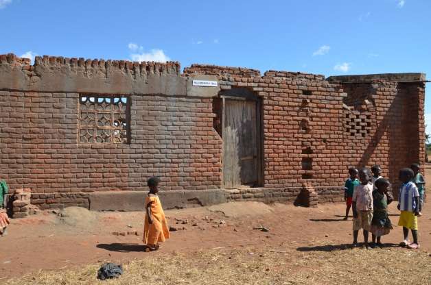 Children playing outside Mlumbwira CBCC