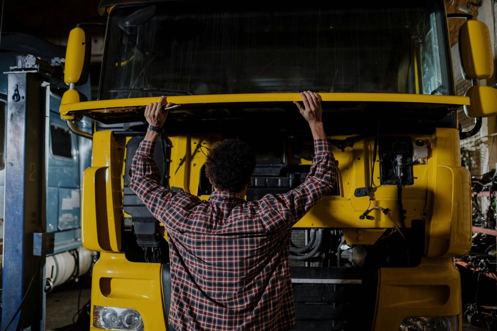 IS A HAZMAT ENDORSEMENT WORTH IT? PROS, CONS, AND JOB OPPORTUNITIES