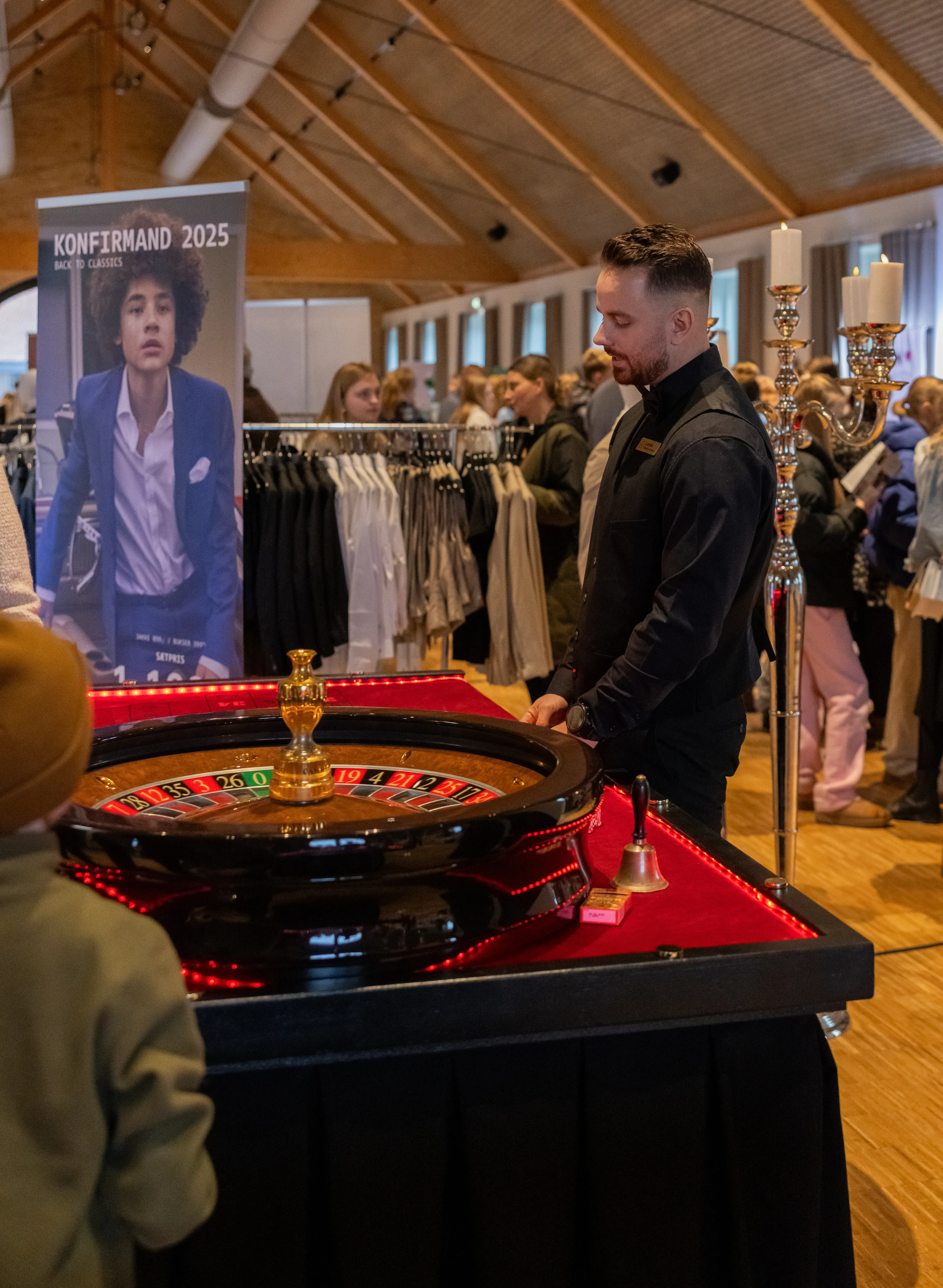 Casino Crown dealer styrer roulettehjul ved konfirmationsevent
