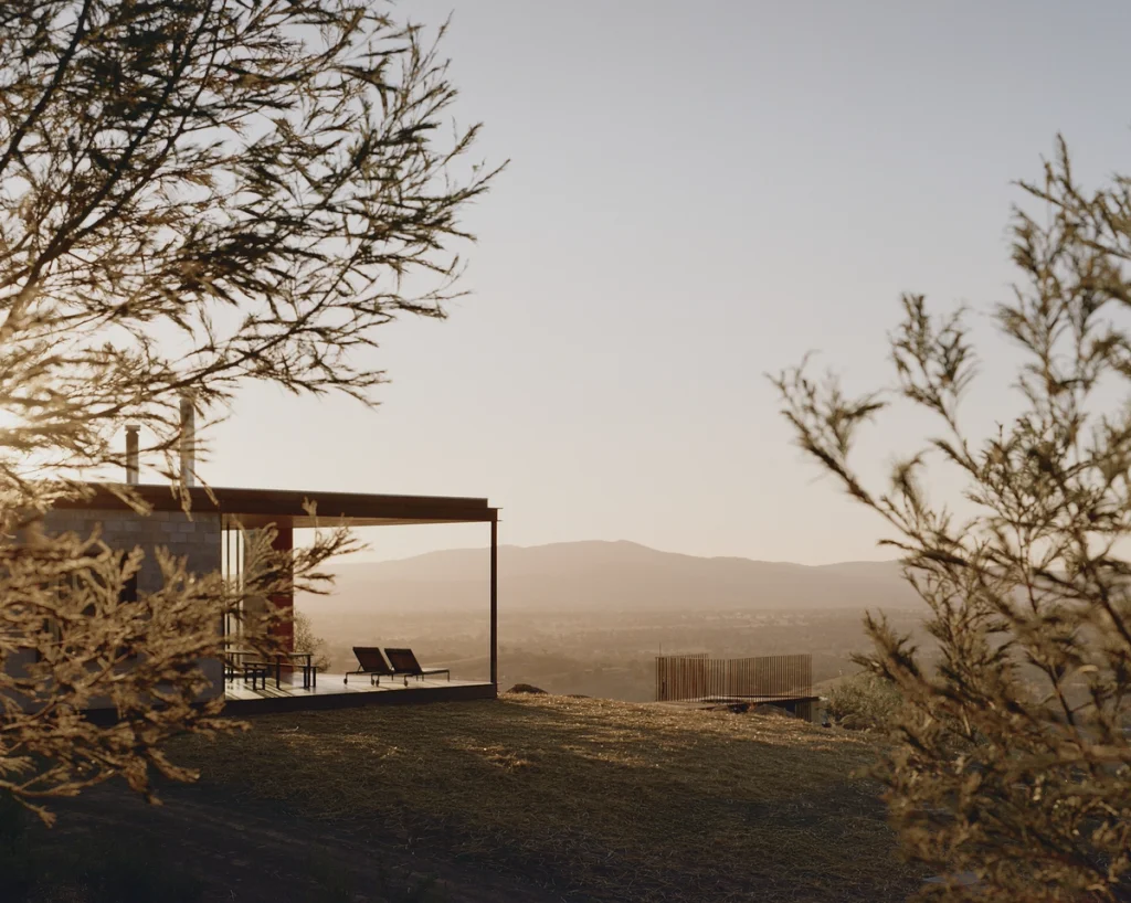 Mansfield House / Robbie Walker