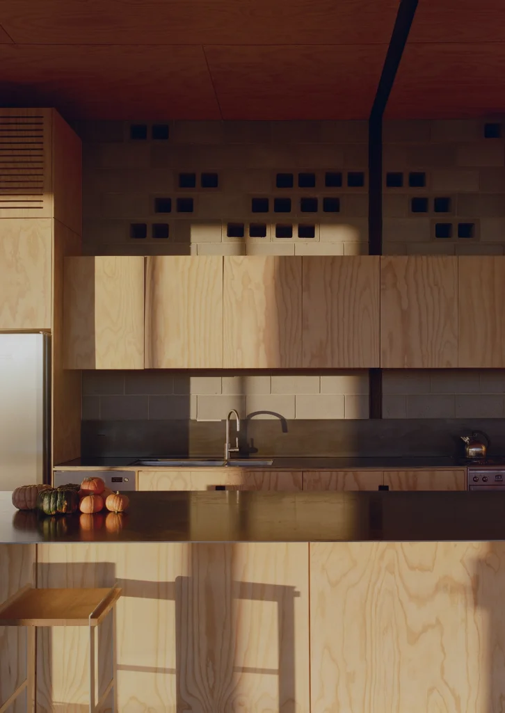 Mansfield House / Robbie Walker