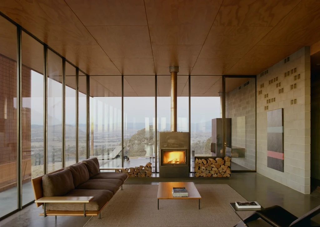 Mansfield House / Robbie Walker