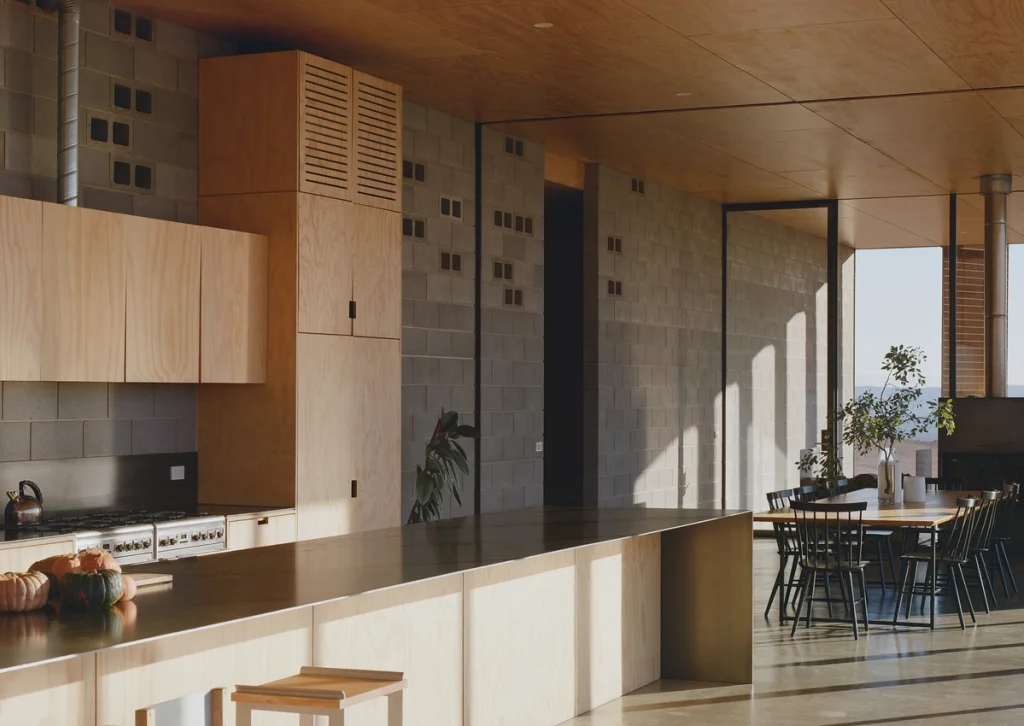 Mansfield House / Robbie Walker