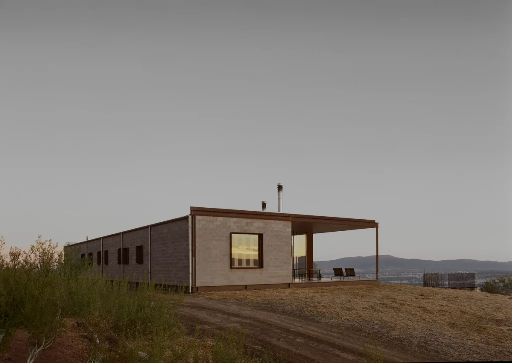 Mansfield House / Robbie Walker