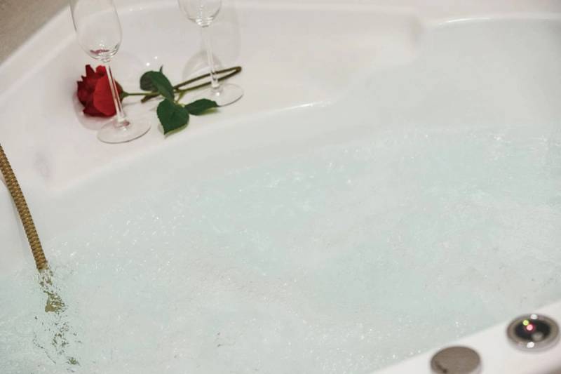 Central Bordeaux Gem : AC & Jacuzzi