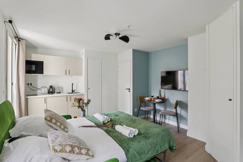 Lavie Maison : Studio Close to Montmartre