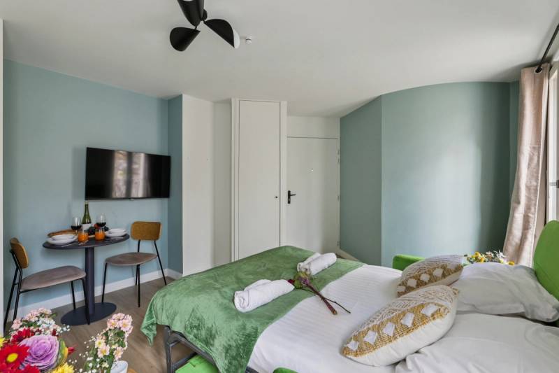 Lavie Maison : Studio Close to Montmartre