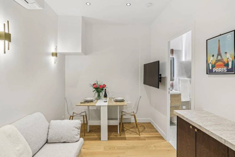 Lavie Maison : Near Arc de Triomphe, Hot Tub & AC