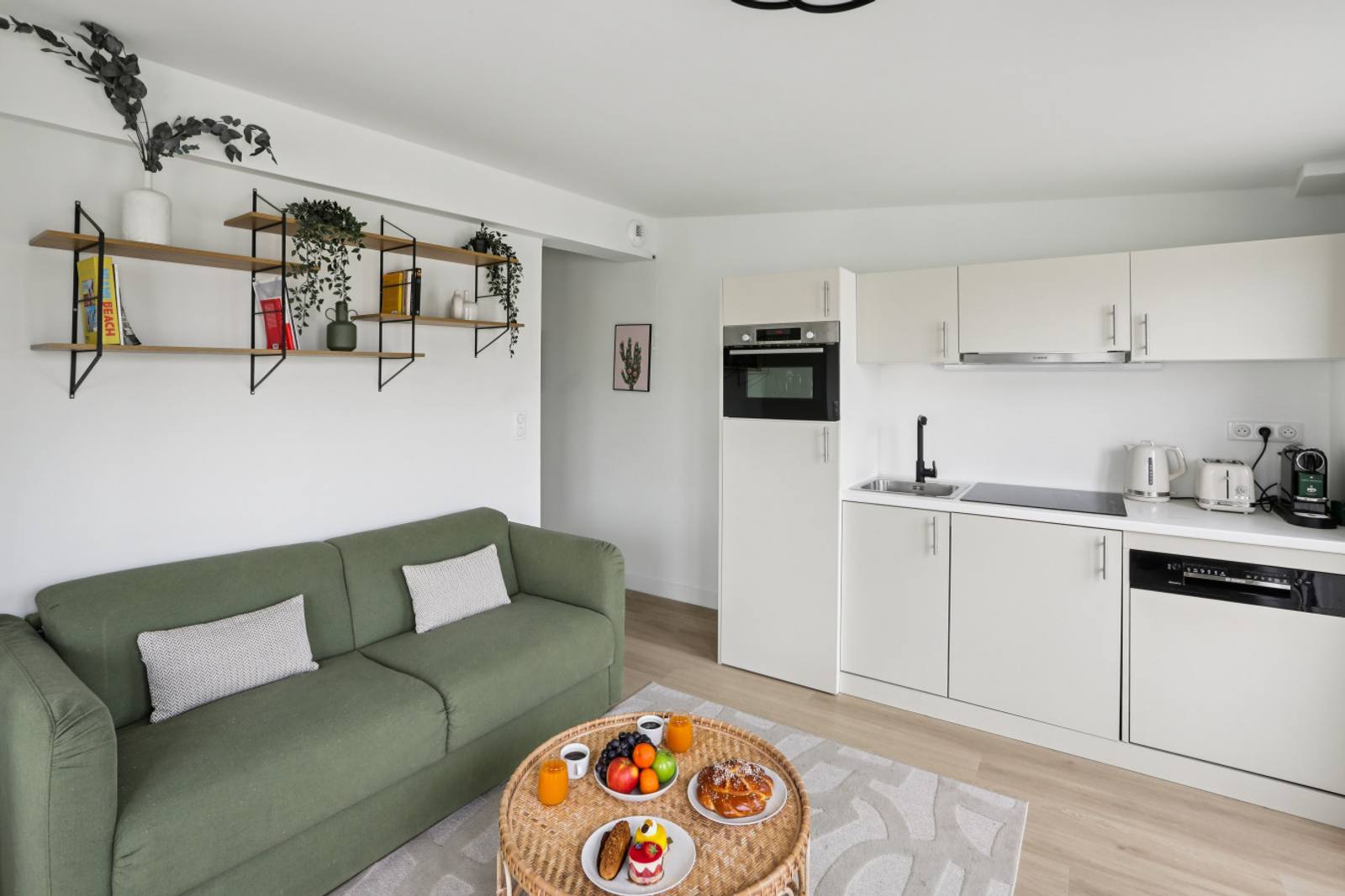 Lavie Maison : Private Terrace & Air Conditioning — main view