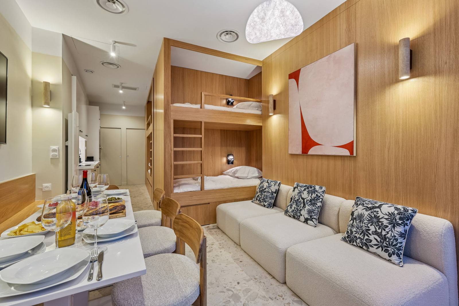 Lavie Maison : Design Suite & Hot Tub — main view