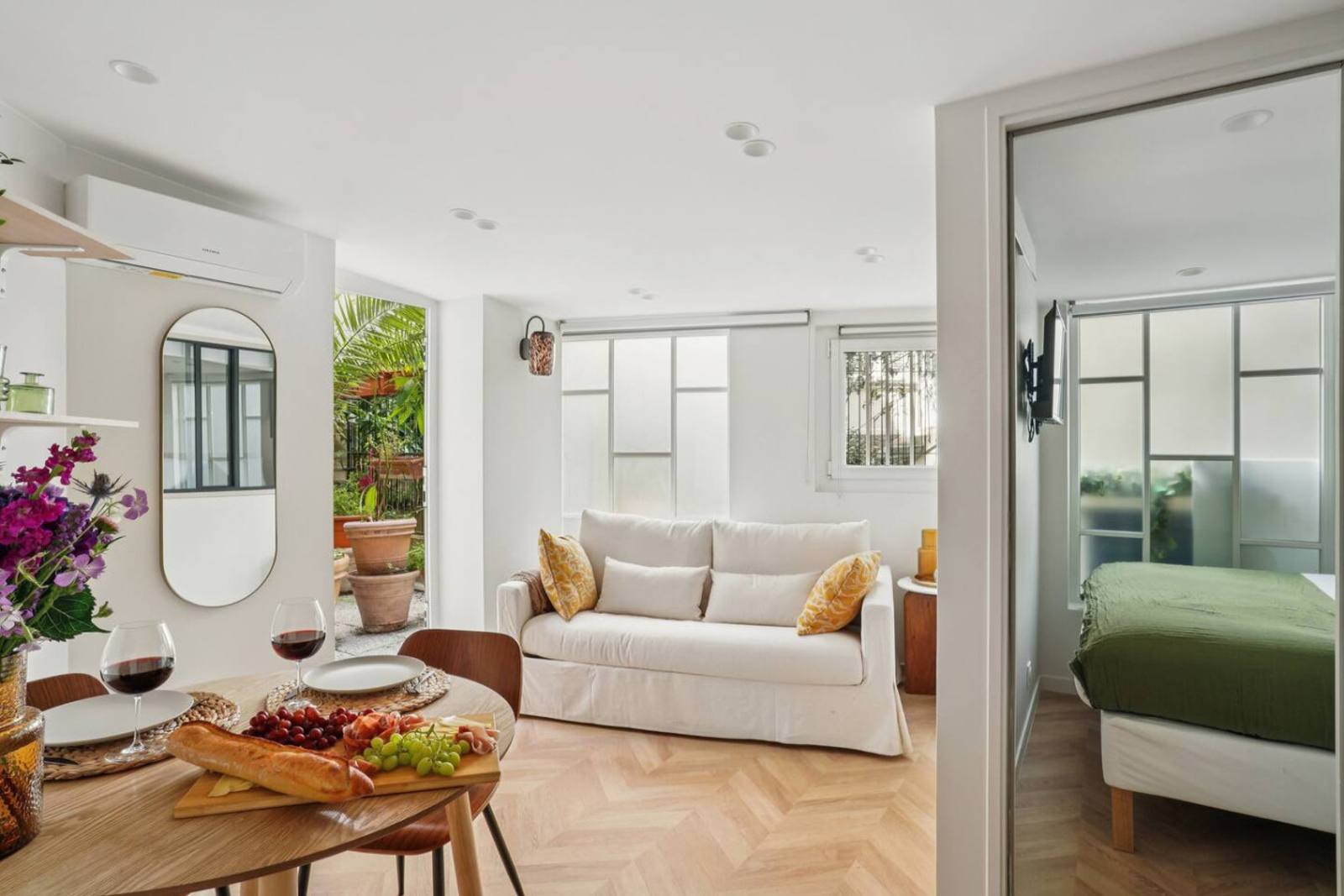 Lavie Maison : AC & Terrace — main view