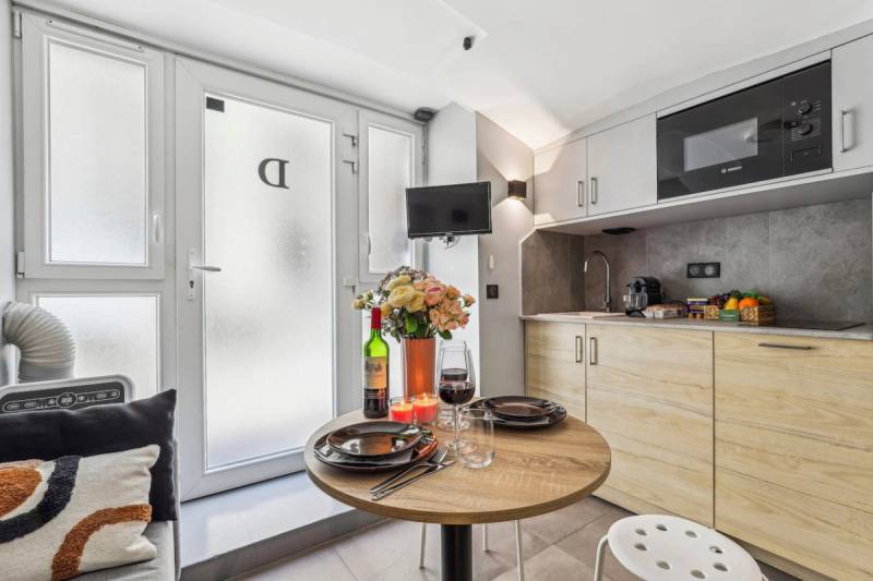 Lavie Maison - Basement Apt front Palais Royal — photo 6