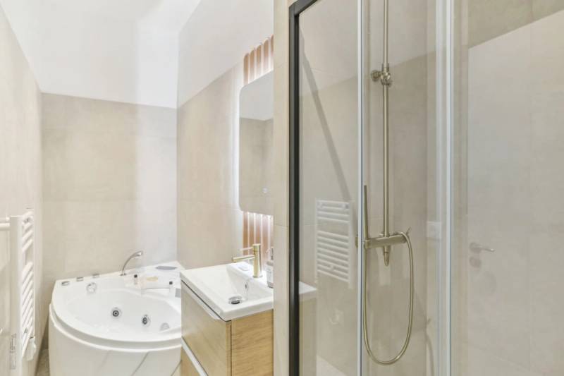 Lavie Maison : AC Hot Tub Close Arc de Tromphe — photo 6
