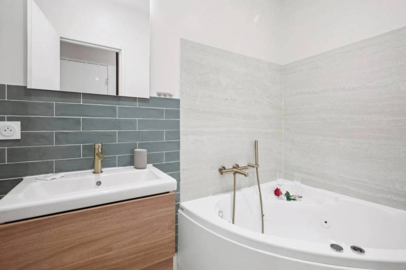 Central Bordeaux Gem : AC & Jacuzzi