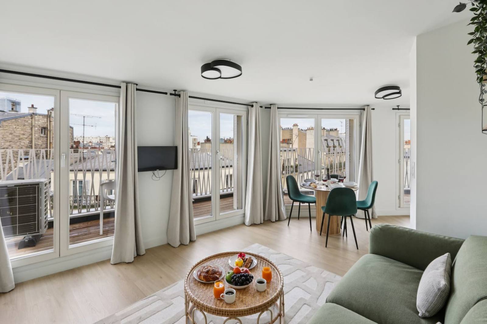 Lavie Maison : Private Terrace & Air Conditioning — main view
