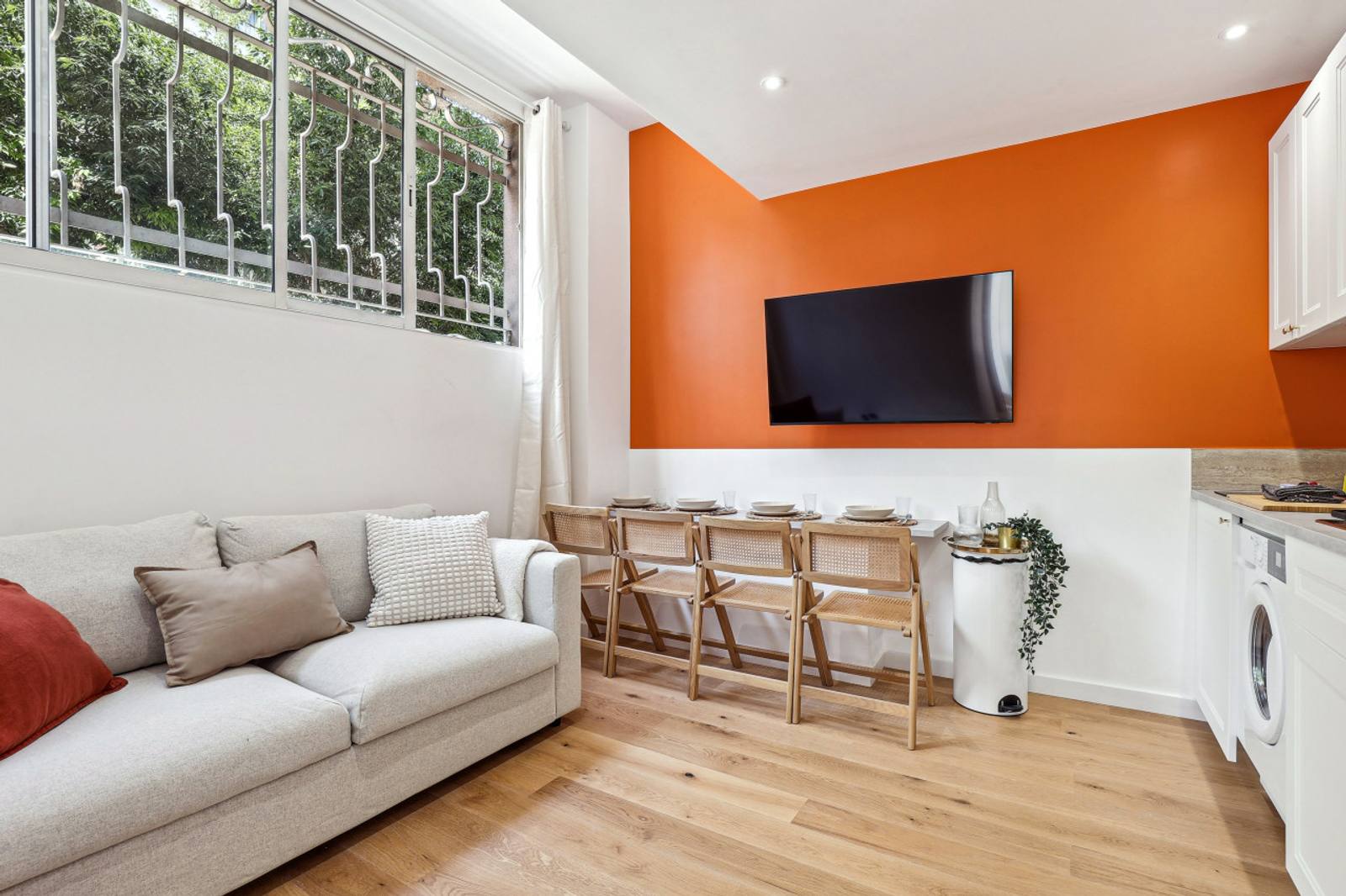 Lavie Maison | Hot Tub Seaside Flat — main view