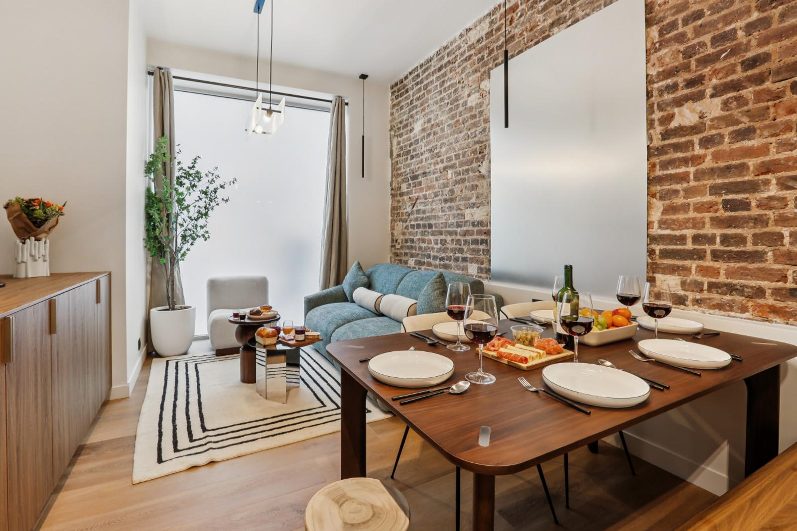 Lavie Maison: Marais Luxury, Hoy Tub & A/C — main view