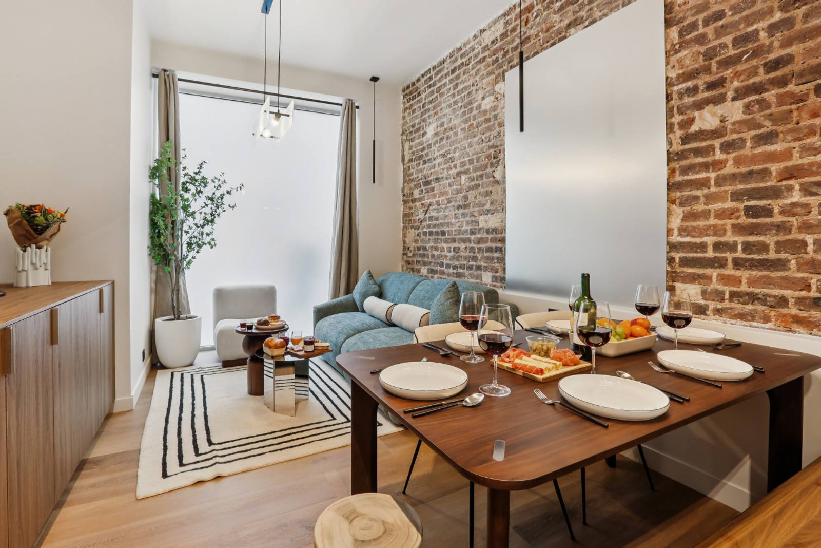 Lavie Maison : Marais Luxury, Hoy Tub & A/C — main view