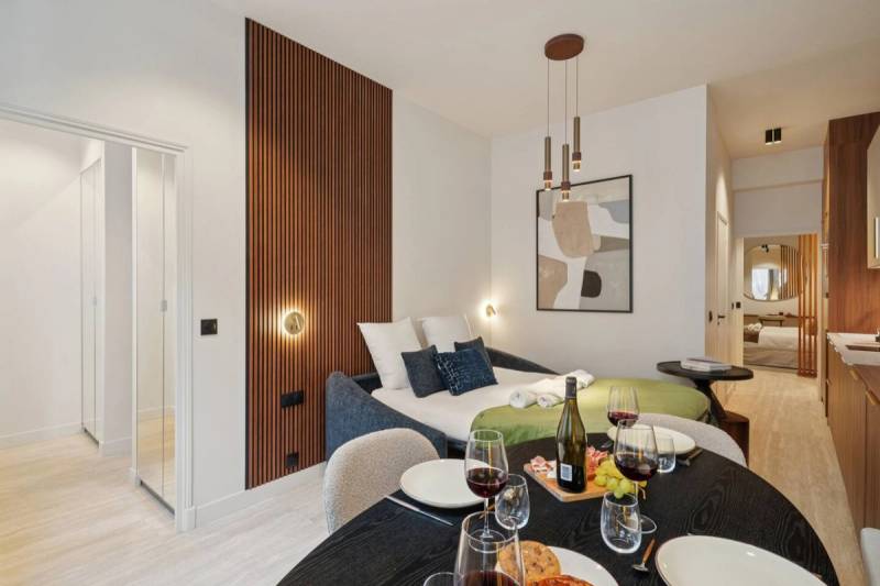Lavie Maison: Charm & Hot Tub near Eiffel Tower
