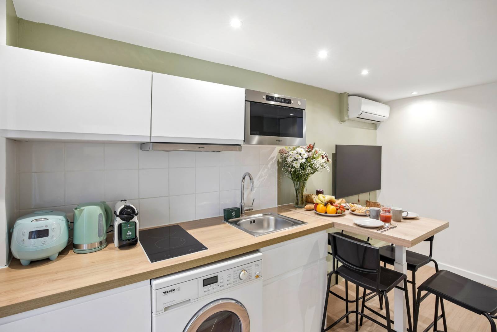 Lavie Maison: Parisian Aircon Gem — main view