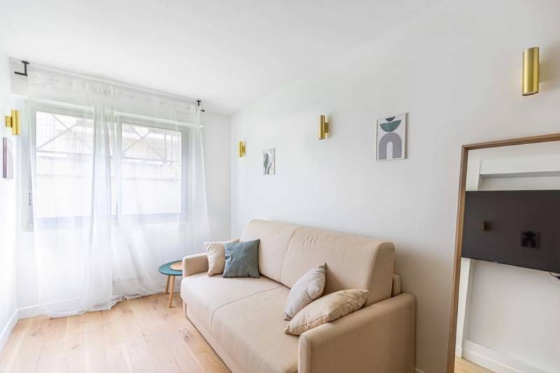 Lavie Maison: Equipped Studio, Chartrons