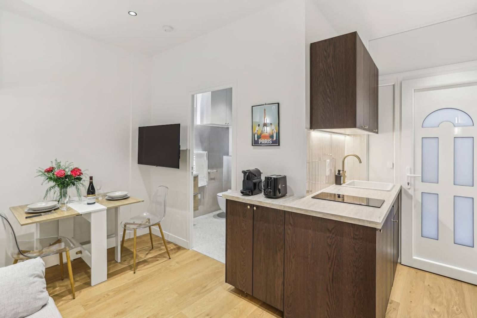 Lavie Maison : Near Arc de Triomphe, Hot Tub & AC — main view