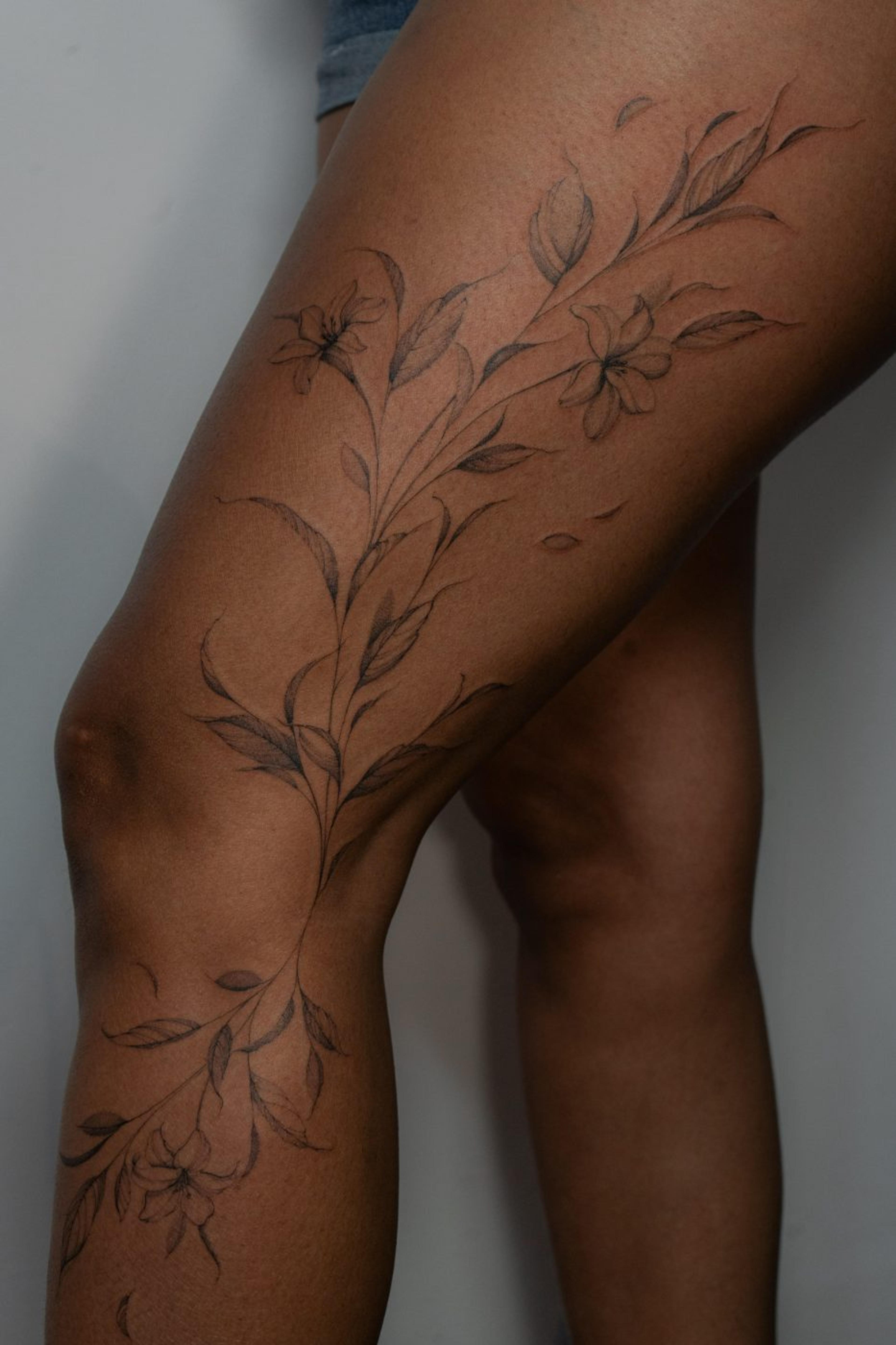 Continuous floral study of lilies and foliage down thigh and knee