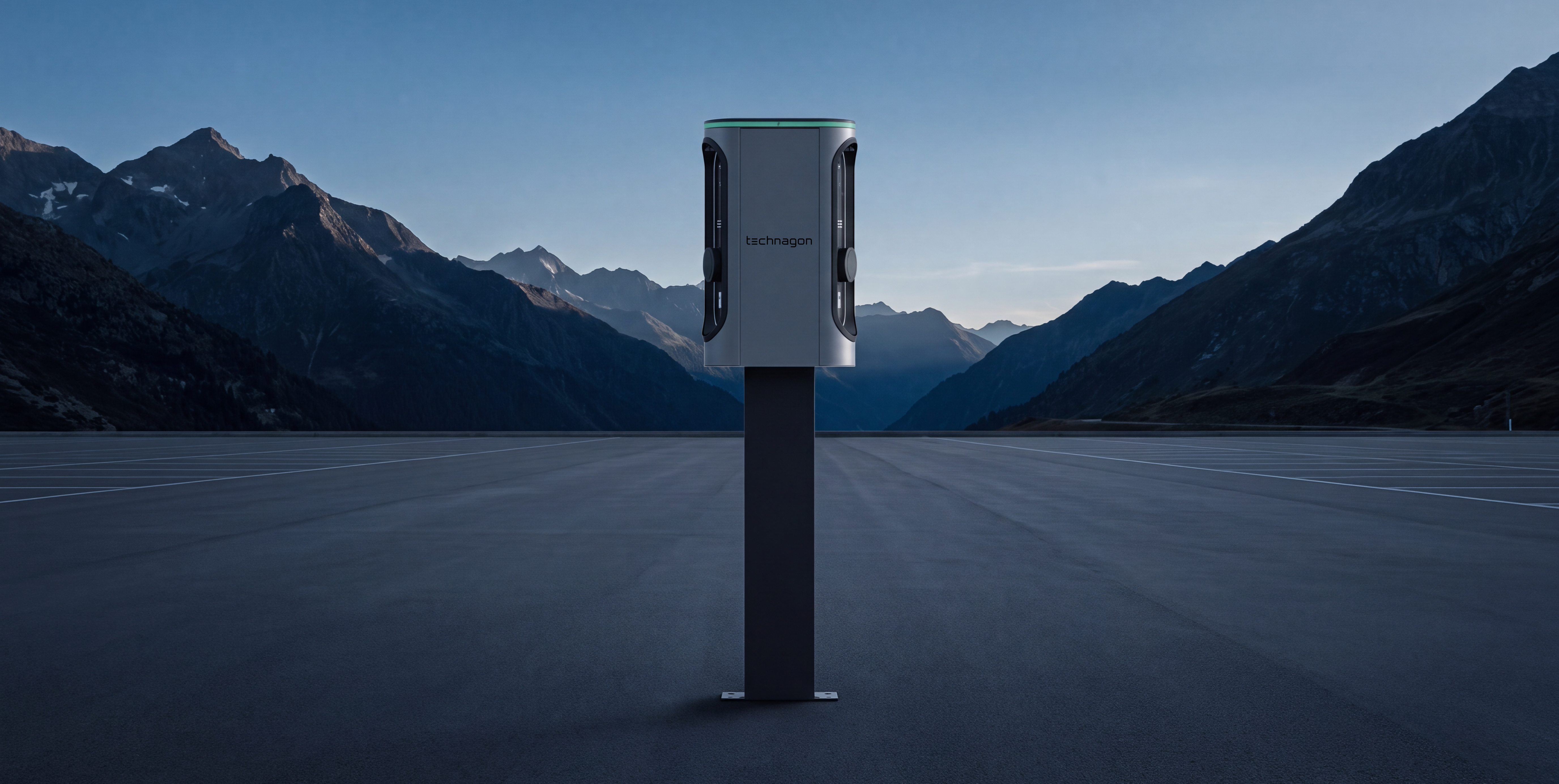 AC-Ladestationen aus dem EnergyCharge-Sortiment vor alpiner Kulisse