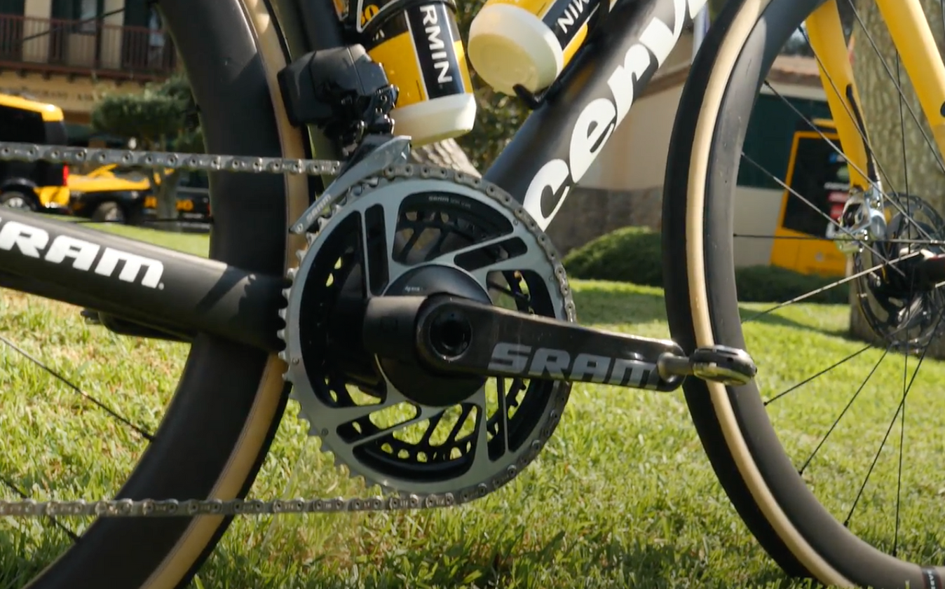 Kuss had a SRAM Red eTap AXS groupset with a 52/39t drivetrain