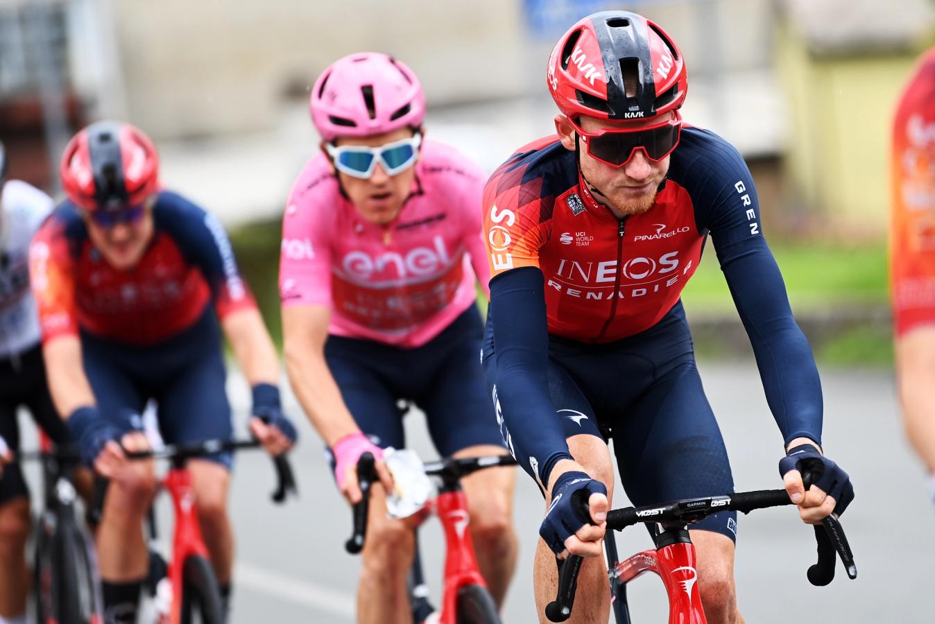 Tao Geoghegen Hart leads Geraint Thomas in the 2023 Giro d'Italia