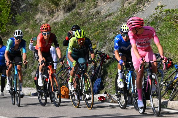 Dani Martínez follows Tadej Pogačar in the Giro d'Italia