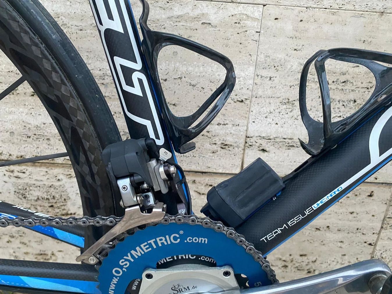 Unlike the fully integrated versions of Di2 that we have grown accustomed to the first generation had an externally mounted battery
