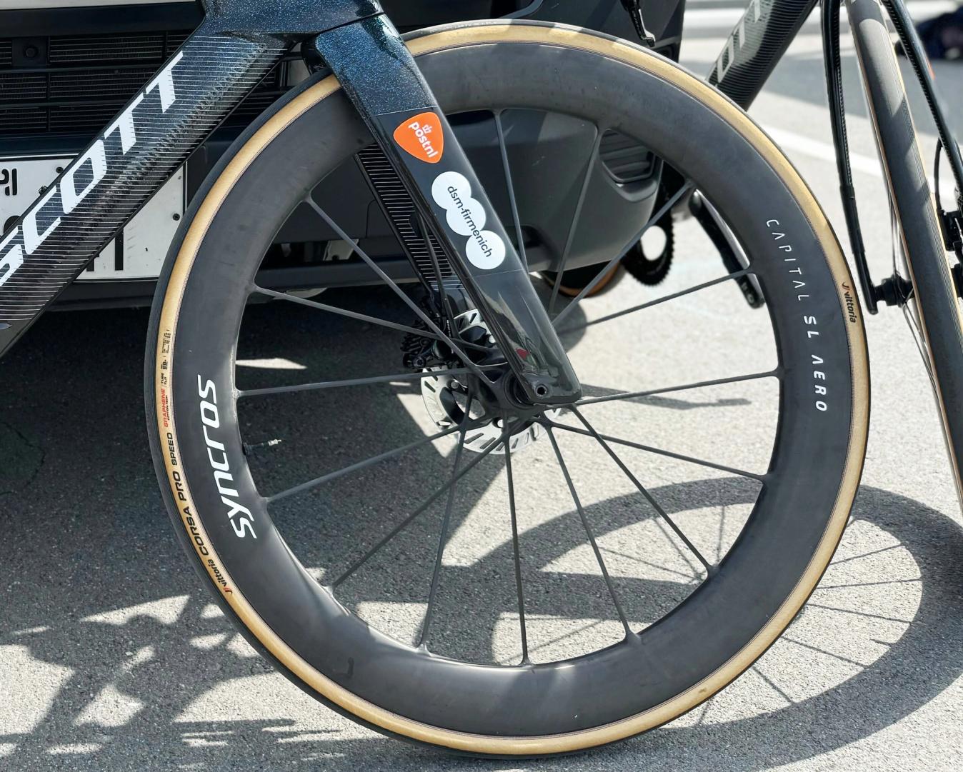 Elsewhere, dsm-firmenich PostNL are one of the only teams who swap wheel brands for time trialling. The Dutch outfit uses Shimano for road races but Syncros for efforts against the clock