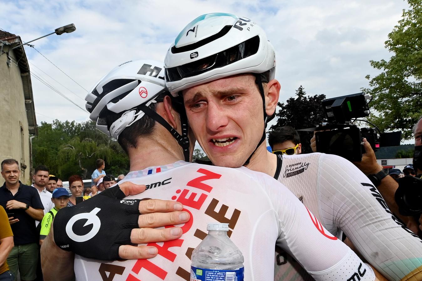 Mohorič hugged Ben O'Conor after the two riders were in a breakaway that went the distance at the 2023 Tour 