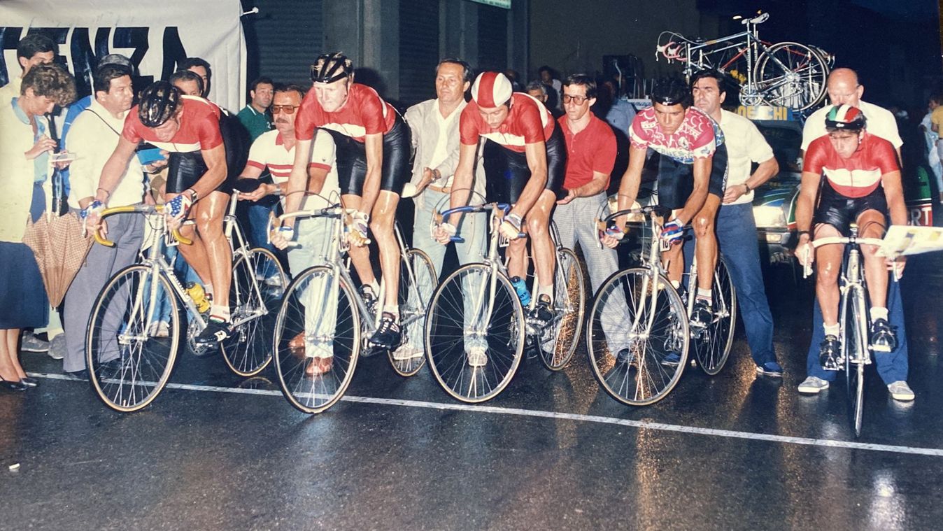 Mario Cipollini (far left) lines up alongside Dave Rayner (one in from the left), with both riders coming through the ranks in Italy