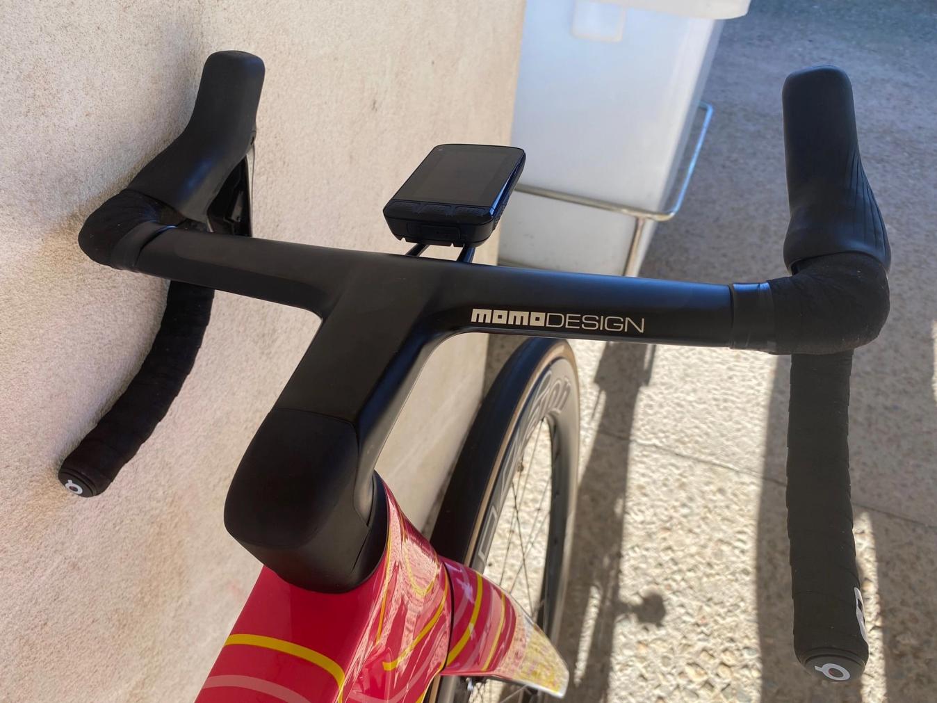 Carapaz will be using Cannondale's own in-house bar and stem with the Wahoo head unit and Prologo bar tape fitted to it