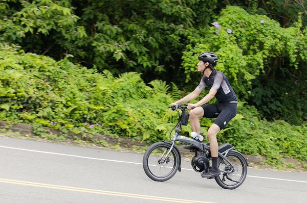 The Tern Vektron is a folding e-bike ideal for use in cities 