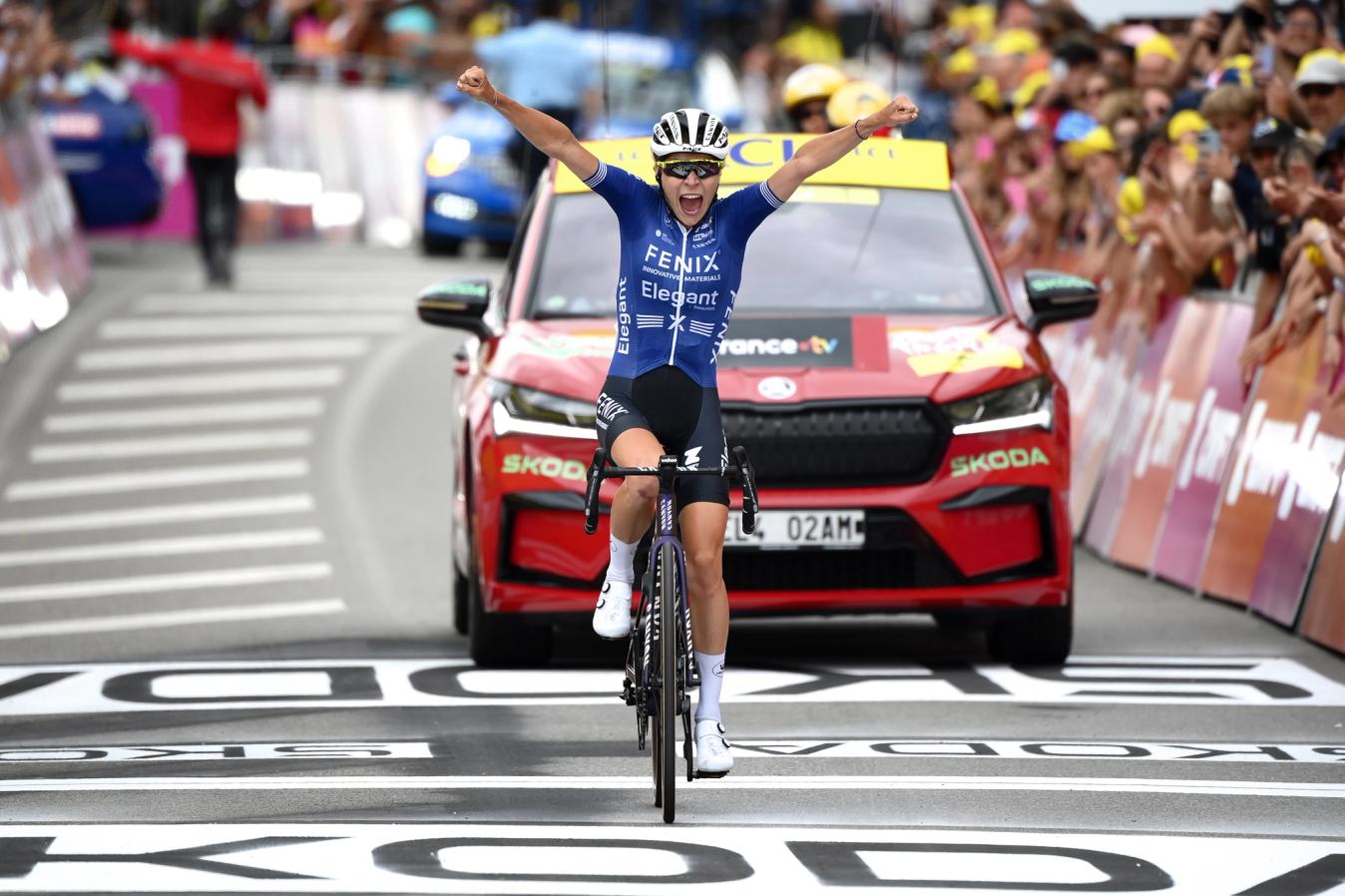 Yara Kastelijn won stage 4 of the Tour de France Femmes atop the Canyon Ultimate