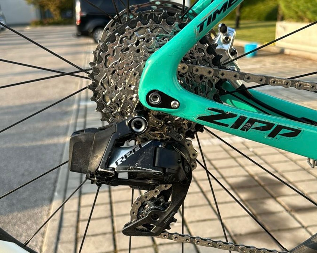 Roche opted for a close ratio road cassette and derailleur 
