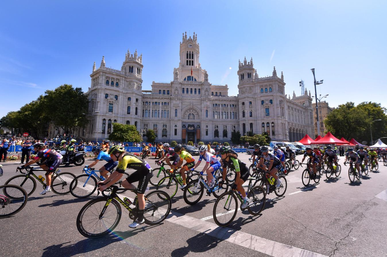 The Madrid Challenge by La Vuelta was held on the same day as the 21st and final stage of the men's Vuelta a España