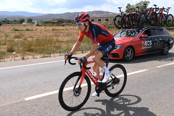 Geraint Thomas making his way back onto the Vuelta a España peloton